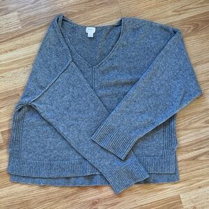 Auden Oversized V-Neck Sweater - size L